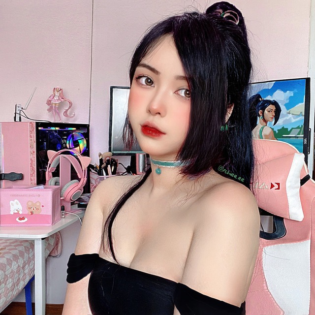 Vào vai Ahri, gái xinh bùng nổ tương tác, danh tính tưởng xa lạ hoá ra "Thánh nữ cosplay"- Ảnh 2.