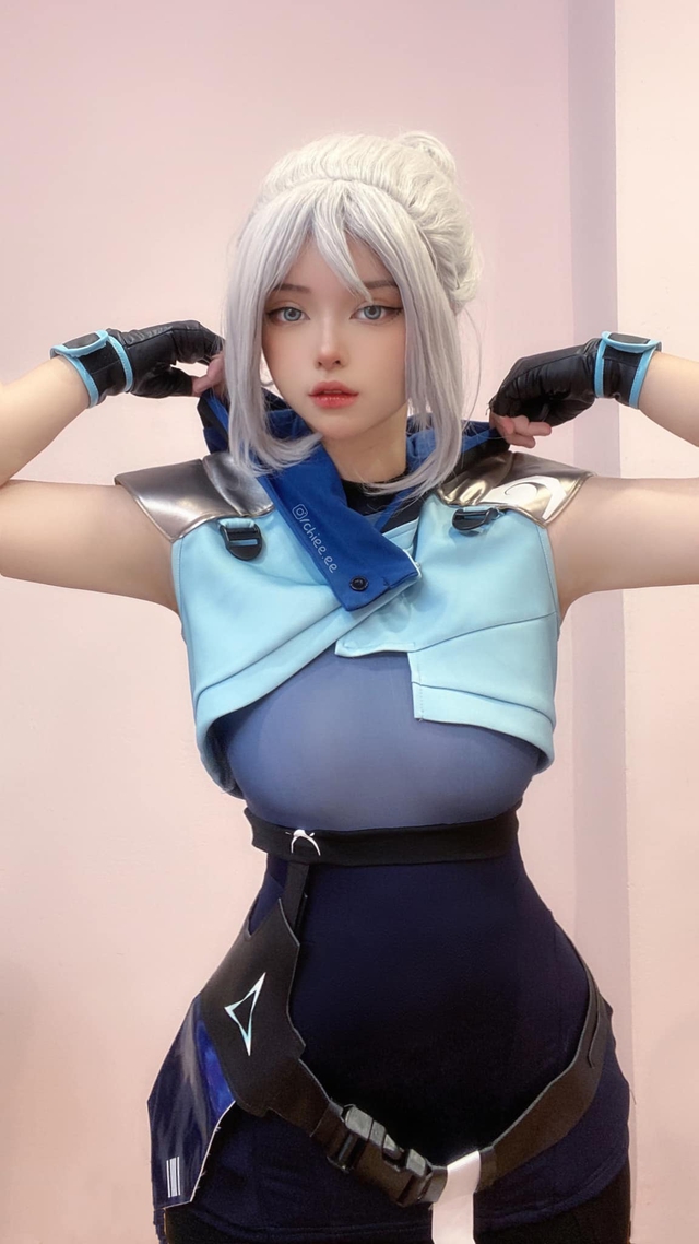 Vào vai Ahri, gái xinh bùng nổ tương tác, danh tính tưởng xa lạ hoá ra "Thánh nữ cosplay"- Ảnh 4.