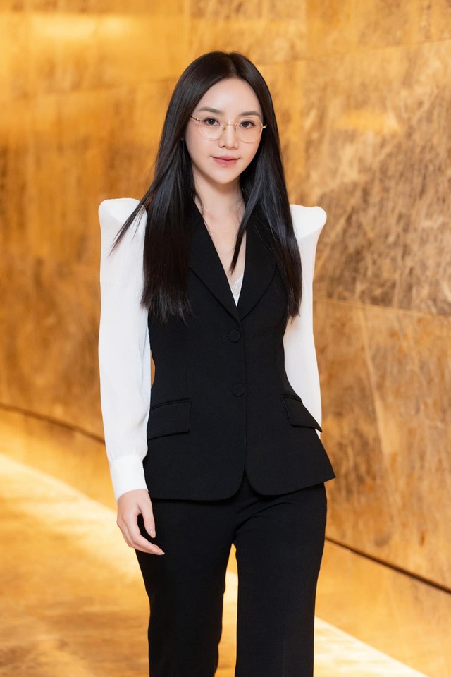 Style đi làm của ''cô giáo Nguyệt'' Quỳnh Kool: Đơn giản nhưng thanh lịch, đặc biệt yêu thích 2 item- Ảnh 7.