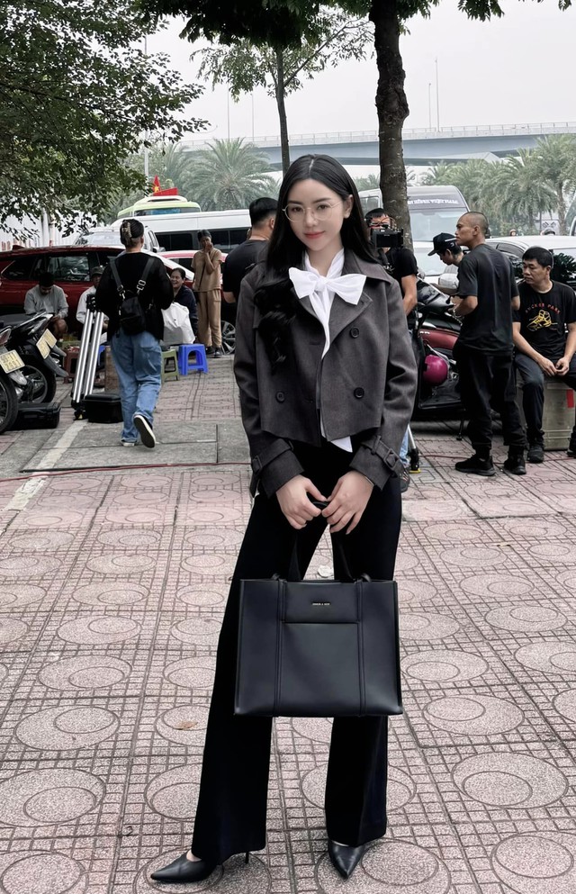 Style đi làm của ''cô giáo Nguyệt'' Quỳnh Kool: Đơn giản nhưng thanh lịch, đặc biệt yêu thích 2 item- Ảnh 5.