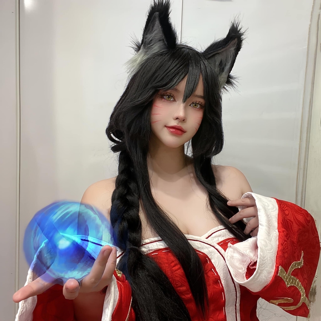 Vào vai Ahri, gái xinh bùng nổ tương tác, danh tính tưởng xa lạ hoá ra "Thánh nữ cosplay"- Ảnh 8.