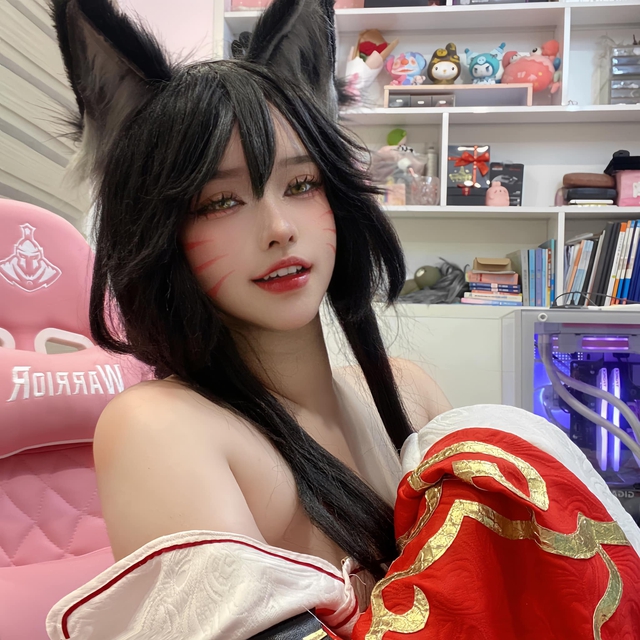 Vào vai Ahri, gái xinh bùng nổ tương tác, danh tính tưởng xa lạ hoá ra "Thánh nữ cosplay"- Ảnh 7.