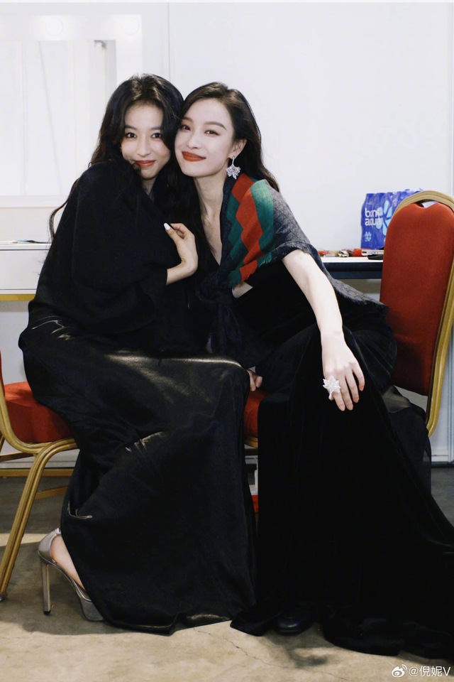 Hi hữu màn đụng hàng của Nghê Ni với đàn em trong cùng 1 event, thái độ cả 2 gây bất ngờ- Ảnh 9.