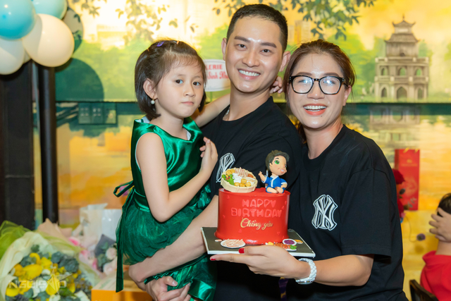 Hôn nhân của Trang Trần và người chồng kín tiếng: Số lần gặp nhau mỗi năm chỉ đếm trên đầu ngón tay- Ảnh 2.