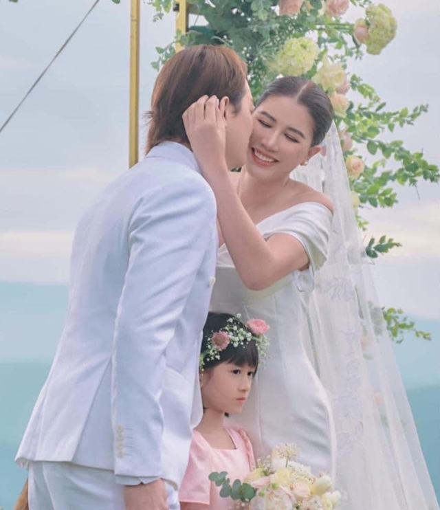 Hôn nhân của Trang Trần và người chồng kín tiếng: Số lần gặp nhau mỗi năm chỉ đếm trên đầu ngón tay- Ảnh 3.