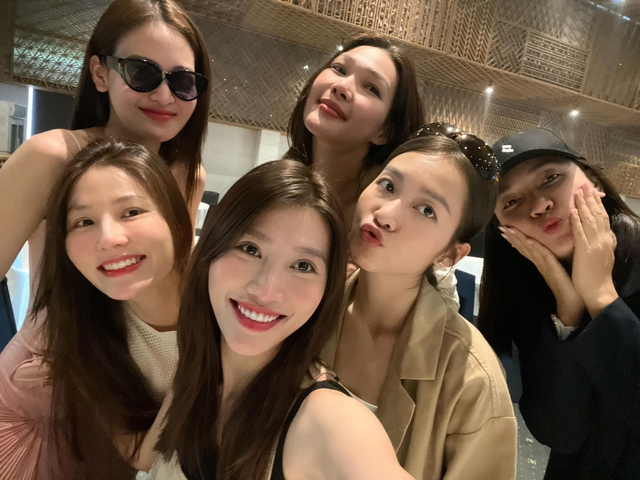 Trước giờ G đám cưới Diễm My 9X: Cô dâu lộ diện bên hội bạn, 1 sao việt gặp chuyện "dở khóc dở cười"- Ảnh 8.
