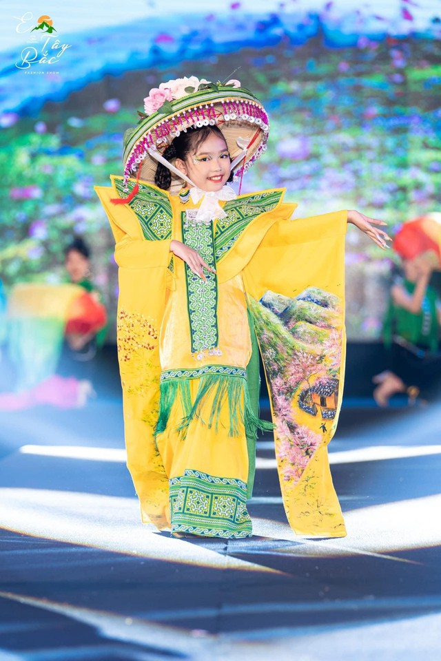 Mẫu nhí Phương Vy rạng rỡ và đáng yêu trong bộ ảnh mừng Giáng sinh- Ảnh 2.