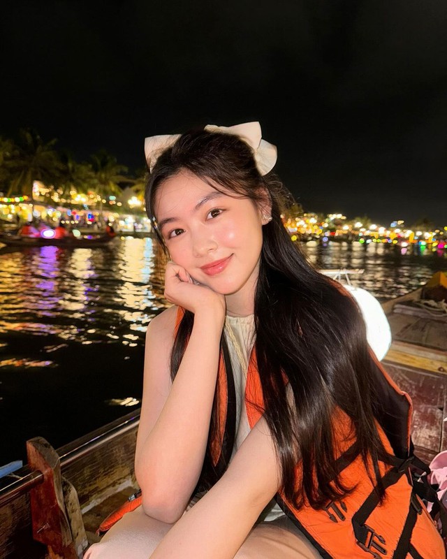 Lọ Lem nhà MC Quyền Linh khoe "sương sương" bộ ảnh du lịch cùng em gái, lại được khen đẹp như chụp tạp chí- Ảnh 1.