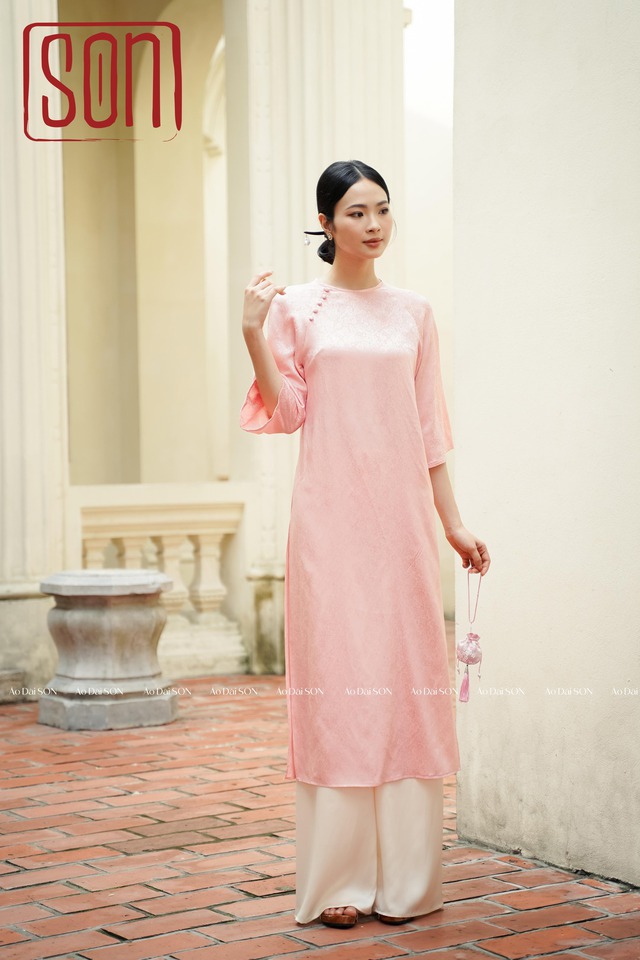 Áo dài trơn diện Tết: Nàng nào mê nét truyền thống, thanh lịch thì phải sắm ngay, giá chỉ từ 450.000 VNĐ- Ảnh 2.