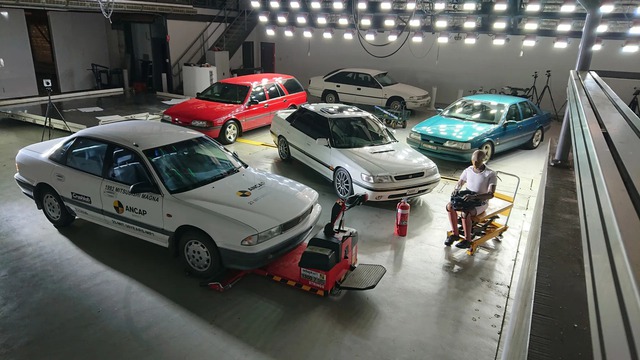 Thế mới thấy ô tô an toàn hơn thế nào sau 30 năm:  Chiếc đỉnh nhất thời trước cho test lại thì nhận điểm liệt- Ảnh 1.