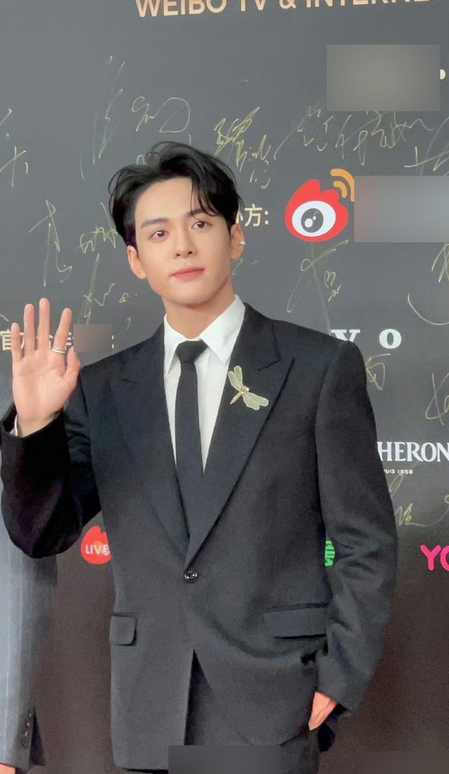 Thảm đỏ Đêm hội Tầm nhìn Weibo 2023: Dàn tiểu Hoa "thi nhau" o ép vòng 1, Lưu Thi Thi liệu có lép vế?- Ảnh 21.