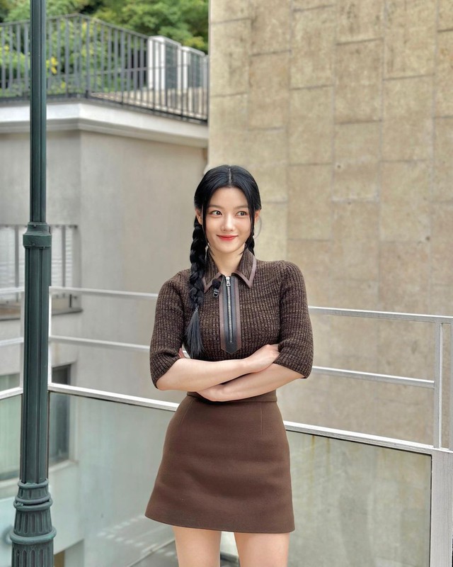 Style đời thường của Kim Yoo Jung: Sành điệu, sang xịn, xứng làm "sách mẫu" mặc đẹp cho các chị em- Ảnh 4. Style đời thường của Kim Yoo Jung: Sành điệu, sang xịn, xứng làm "sách mẫu" mặc đẹp cho các chị em- Ảnh 4.