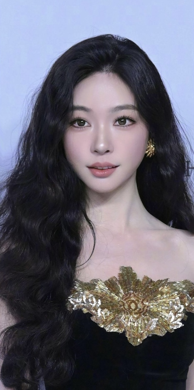 Hot girl Douyin gây thất vọng với nhan sắc thật tại event GQ, diện hẳn đồ Chanel nhưng trông không sang- Ảnh 2. Hot girl Douyin gây thất vọng với nhan sắc thật tại event GQ, diện hẳn đồ Chanel nhưng trông không sang- Ảnh 2.