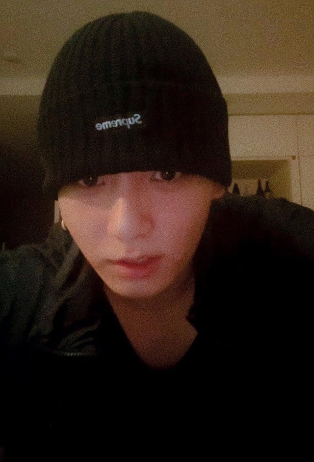 Jung Kook trước thềm nhập ngũ: Giao diện “boy phố” gây sốt, tự hát tự nhảy hit mới của SEVENTEEN ủng hộ bạn thân!- Ảnh 1.