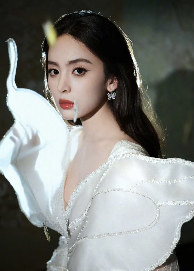 Cổ Lực Na Trát bị khui phốt giật bạn trai của Trương Thiên Ái, tên tuổi điêu đứng vì mác "tiểu tam"- Ảnh 1.