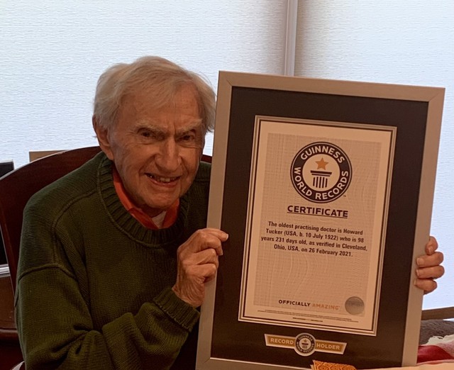 Bí quyết của vị bác sĩ 101 tuổi vẫn đi làm full time, được Guinness công nhận là &quot;hành nghề lâu nhất thế giới&quot; - Ảnh 3.