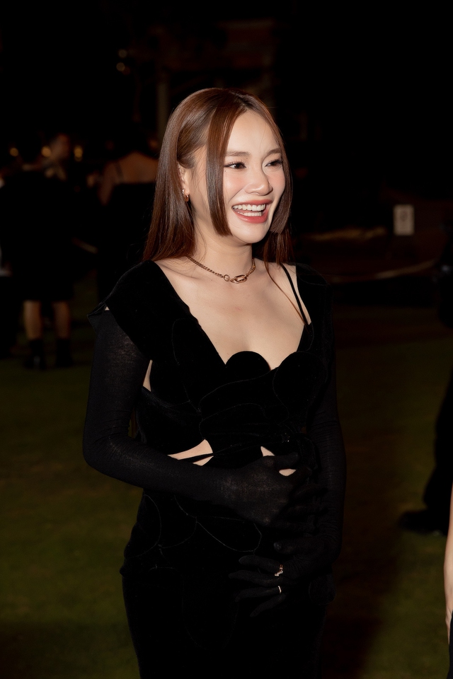 Show diễn thương hiệu của Võ Hoàng Yến: Dàn Hoa - Á hậu đọ sắc, loạt siêu mẫu lên đồ 'cực chiến' - Ảnh 4.