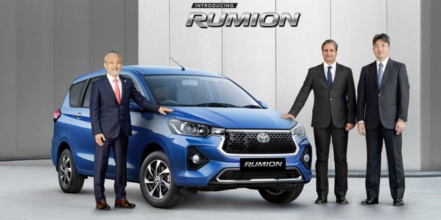 Toyota Rumion - Suzuki Ertiga gắn logo Toyota ra mắt - Ảnh 1.