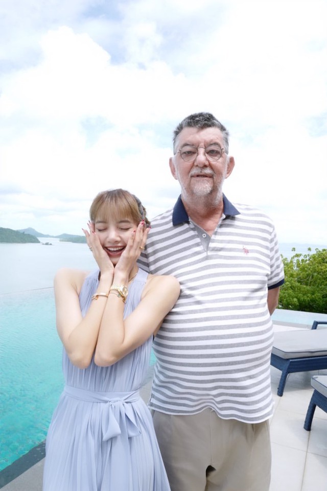 Lisa (BLACKPINK) lộ bằng chứng hẹn h&ograve; chung b&agrave;n với th&aacute;i tử đế chế tỷ ph&uacute;, c&ograve;n đăng ảnh ch&agrave;ng l&ecirc;n MXH? - Ảnh 8.