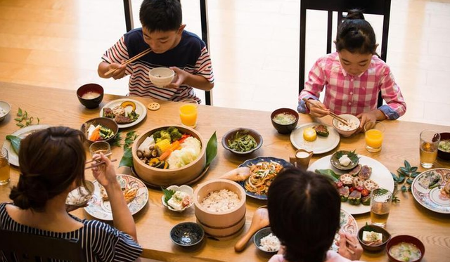 Khảo sát bữa ăn của 92.000 người Nhật: Điểm chung của trường thọ là ăn ít 1 món, ăn nhiều 7 món - Ảnh 1.