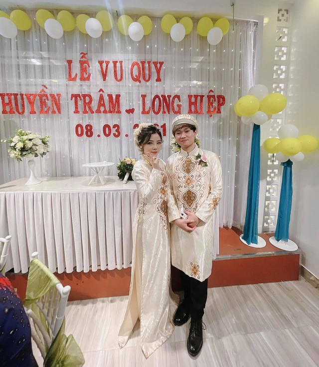 Mẹ một con cosplay y tá lên livestream, cả kênh sóng &quot;bùng nổ&quot; - Ảnh 3.