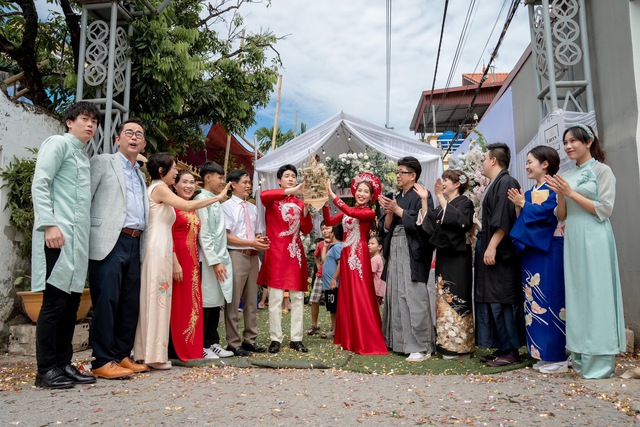 Bố chồng Nhật gây &quot;sốt&quot; trong đám cưới ở Việt Nam, tạo bất ngờ khiến con dâu xúc động - Ảnh 5.