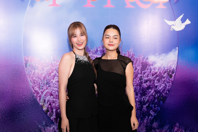 Đông Nhi có phản ứng &quot;lạ&quot; khi thấy tên Bảo Thy hiện lên màn hình - 1 thành viên Uni5 vắng mặt tại họp báo  - Ảnh 4.