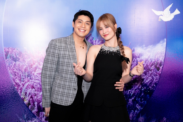 Đông Nhi có phản ứng &quot;lạ&quot; khi thấy tên Bảo Thy hiện lên màn hình - 1 thành viên Uni5 vắng mặt tại họp báo  - Ảnh 5.