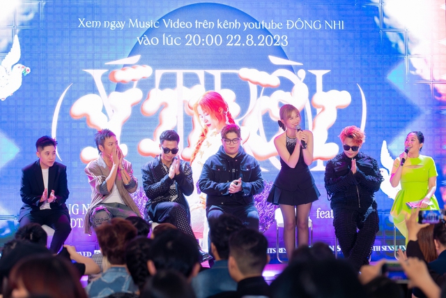 Đông Nhi có phản ứng &quot;lạ&quot; khi thấy tên Bảo Thy hiện lên màn hình - 1 thành viên Uni5 vắng mặt tại họp báo  - Ảnh 10.
