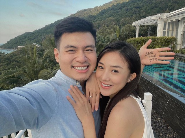 Ông xã Salim "gây sốt" mạng xã hội: Tổng tài tập đoàn may mặc lớn, về nhà "sơ hở là có tiểu phẩm" trêu vợ - Ảnh 6. Ông xã Salim "gây sốt" mạng xã hội: Tổng tài tập đoàn may mặc lớn, về nhà "sơ hở là có tiểu phẩm" trêu vợ - Ảnh 6.