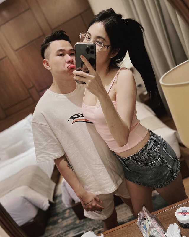 Bà xã Rambo khoe vóc dáng &quot;gái một con&quot;, quá đỗi nuột nà khiến chồng lập tức làm thơ - Ảnh 4.