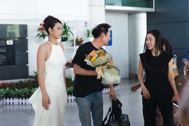Thiên Ân và bà Phạm Kim Dung rạng rỡ đón tiếp ông Nawat sang Việt Nam, Thùy Tiên vắng mặt - Ảnh 3.