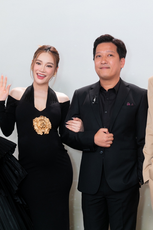 Dàn sao khủng đổ bộ Chung kết Miss Grand Vietnam: Trường Giang hộ tống Nhã Phương, Thùy Tiên - Phương Nhi đọ sắc nét căng - Ảnh 3.
