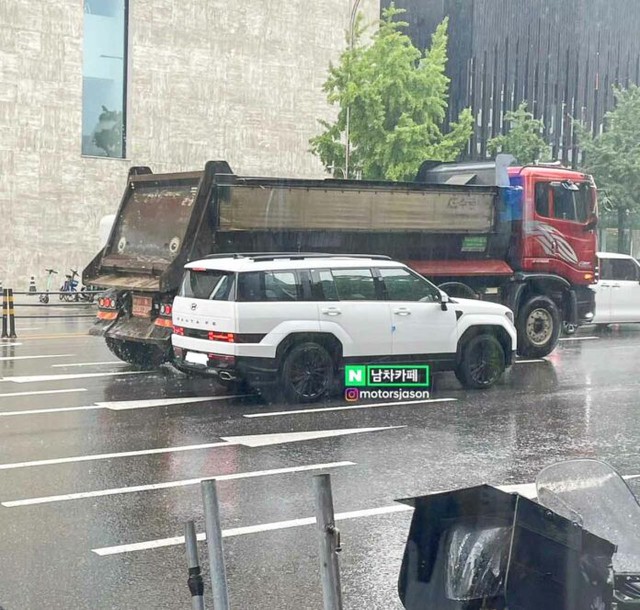 Hyundai Santa Fe 2024 ấn định thời điểm ra mắt vào 10-8 - Ảnh 1. Hyundai Santa Fe 2024 ấn định thời điểm ra mắt vào 10-8 - Ảnh 1.