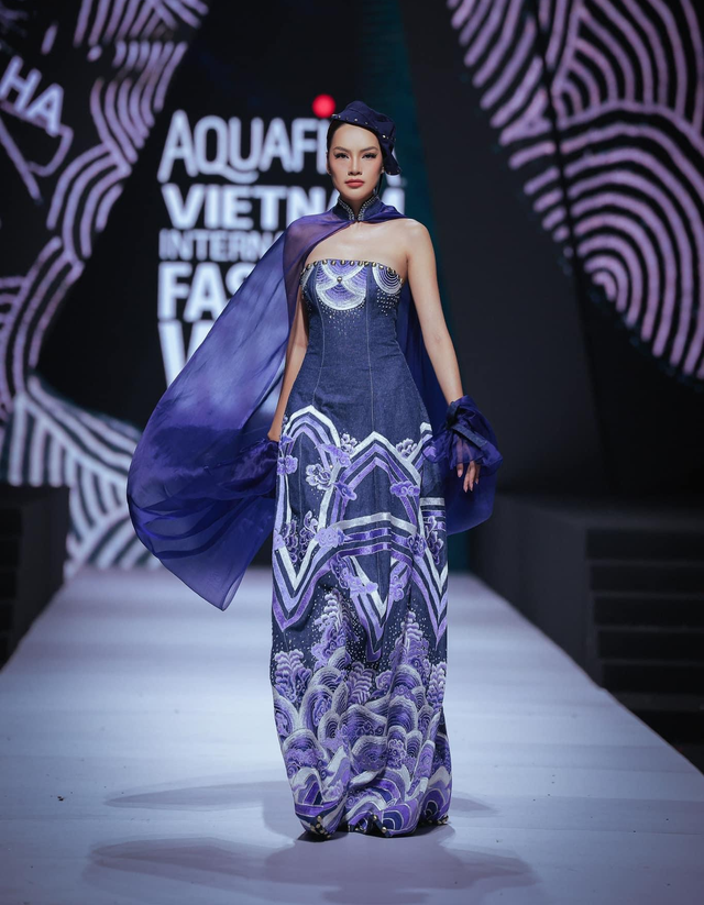 Lê Hoàng Phương từng diễn thay Hoa hậu trước khi đăng quang, ai ngờ "xin vía" quá thành công - Ảnh 1. Lê Hoàng Phương từng diễn thay Hoa hậu trước khi đăng quang, ai ngờ "xin vía" quá thành công - Ảnh 1.