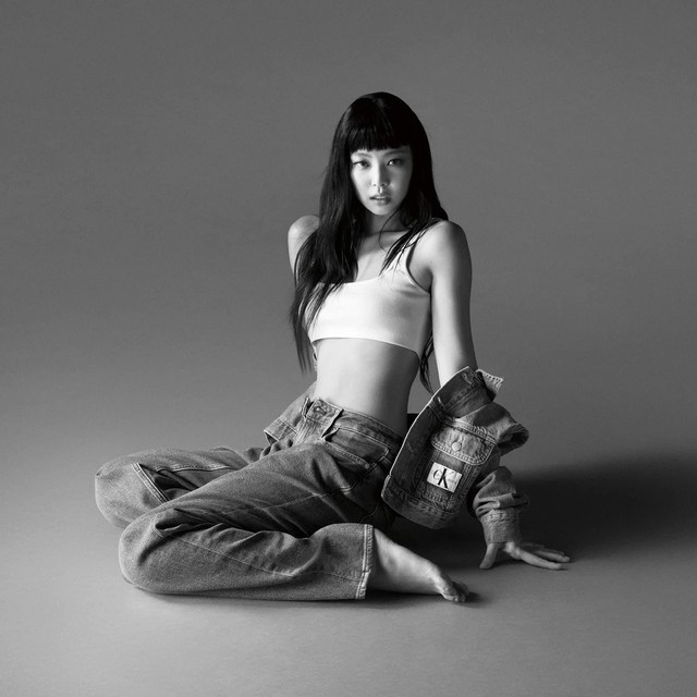 Jennie (BLACKPINK) sexy tràn màn hình trong hình ảnh táo bạo hút gần 3 triệu lượt xem - Ảnh 2.