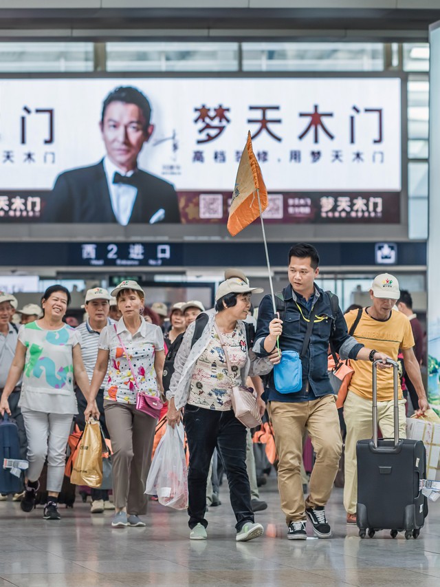 MXH Trung Quốc ‘dậy sóng’: Công ty du lịch bị tố dùng du khách nữ làm ‘mồi nhử’ để thu hút khách hàng nam - Ảnh 2.