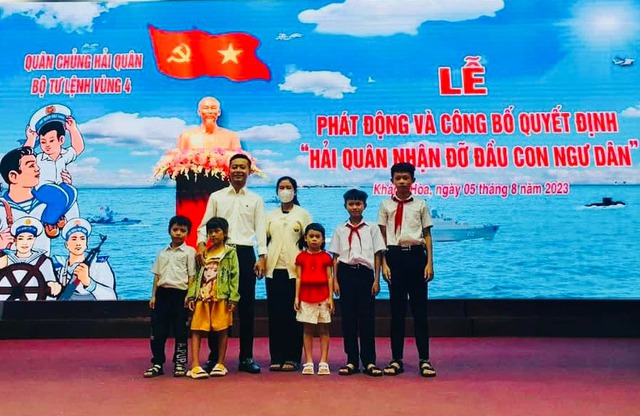 Quang Linh Vlogs bay hạng thương gia 100 triệu về Việt Nam nhưng cả chặng lại "ngồi im thin thít" vì lí do này - Ảnh 4.