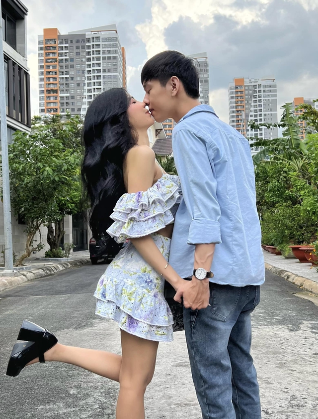 Mai Dora "xả ảnh" khoe triệt để eo thon, fan nhanh nhảu phán ngay về "tiền kiếp" của Văn Tùng - Ảnh 1. Mai Dora "xả ảnh" khoe triệt để eo thon, fan nhanh nhảu phán ngay về "tiền kiếp" của Văn Tùng - Ảnh 1.