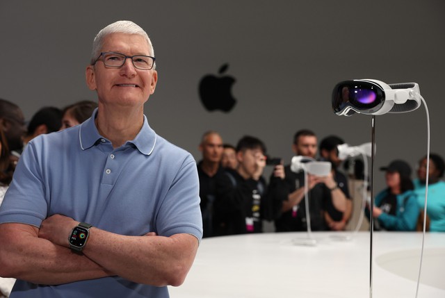 CEO Tim Cook chia sẻ bí quyết sử dụng kính Apple Vision Pro hằng ngày: Người dùng không thể bỏ qua điều này
