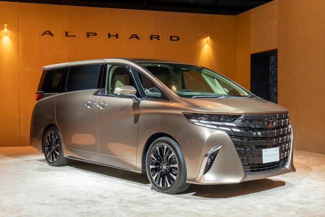 Toyota Alphard 2024 giá dự kiến quy đổi 2,65 tỷ tại Thái Lan, sớm về Việt Nam phục vụ giới nhà giàu - Ảnh 1. Toyota Alphard đời mới ấn định thời gian ra mắt Thái Lan trong tháng 8, tiến gần hơn tới Việt Nam - Ảnh 1.