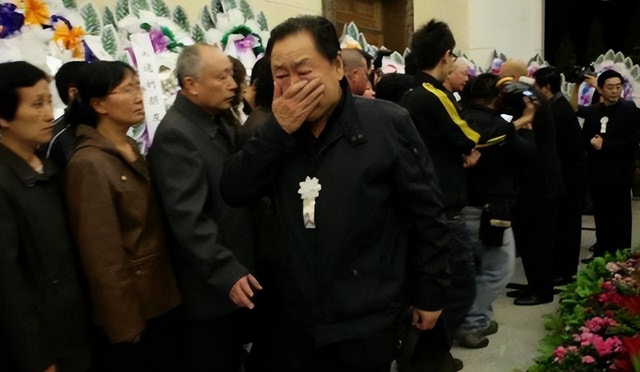 Cuối đời bi thảm của Sa Tăng &quot;Tây Du Ký&quot;: Phải ngồi xe lăn, khi ra đi không thể nhắm mắt  - Ảnh 4.