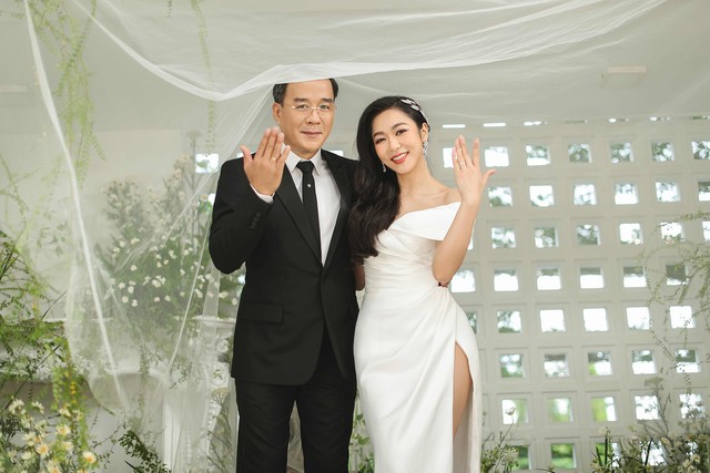 Hôn nhân ồn ào và 1001 câu nói đậm ngôn tình của "vua cá Koi" - Hà Thanh Xuân trước khi đường ai nấy đi - Ảnh 3. Hôn nhân ồn ào và 1001 câu nói đậm ngôn tình của "vua cá Koi" - Hà Thanh Xuân trước khi đường ai nấy đi - Ảnh 3.