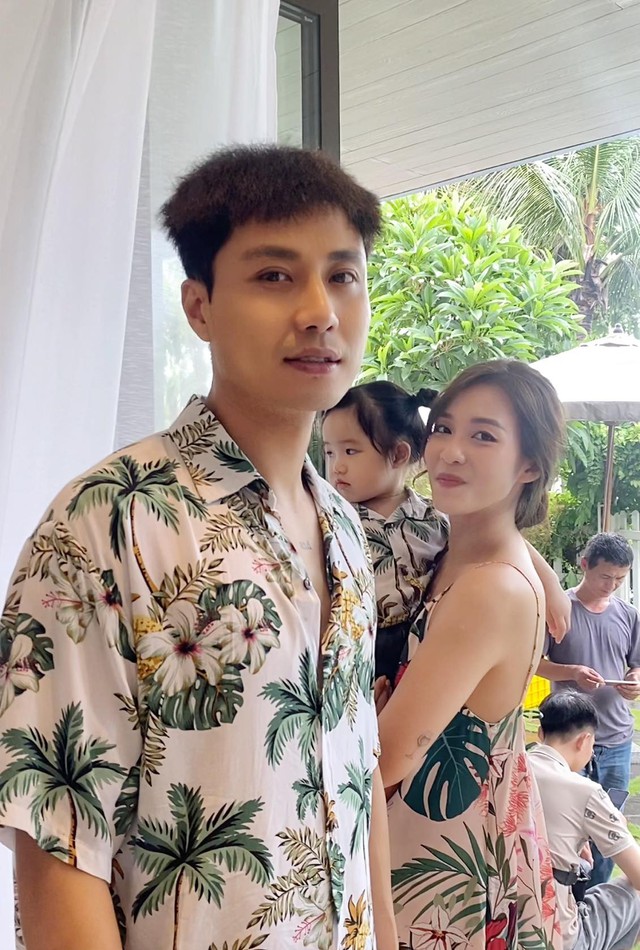 Chân dung "con gái" Khả Ngân - Thanh Sơn: Xinh như búp bê, né "bố" Thanh Sơn trong lần đầu gặp gỡ - Ảnh 1. Chân dung "con gái" Khả Ngân - Thanh Sơn: Xinh như búp bê, né "bố" Thanh Sơn trong lần đầu gặp gỡ - Ảnh 1.