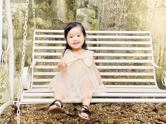 Chân dung "con gái" Khả Ngân - Thanh Sơn: Xinh như búp bê, né "bố" Thanh Sơn trong lần đầu gặp gỡ - Ảnh 10. Chân dung "con gái" Khả Ngân - Thanh Sơn: Xinh như búp bê, né "bố" Thanh Sơn trong lần đầu gặp gỡ - Ảnh 10.