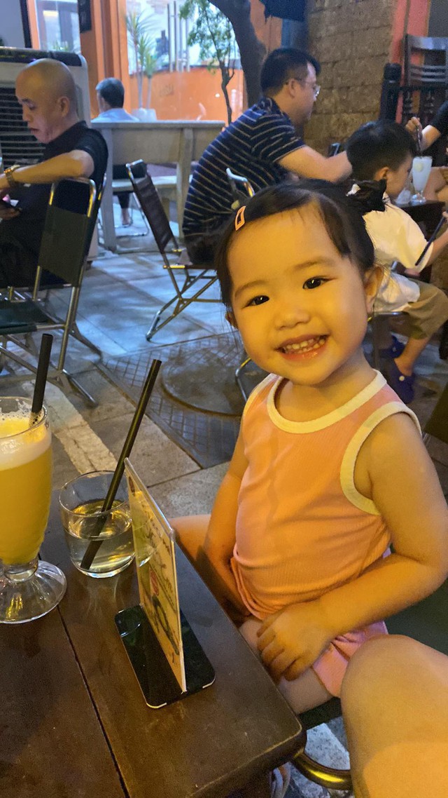 Chân dung "con gái" Khả Ngân - Thanh Sơn: Xinh như búp bê, né "bố" Thanh Sơn trong lần đầu gặp gỡ - Ảnh 9. Chân dung "con gái" Khả Ngân - Thanh Sơn: Xinh như búp bê, né "bố" Thanh Sơn trong lần đầu gặp gỡ - Ảnh 9.
