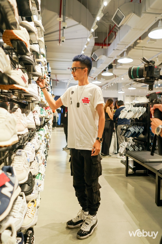 Foot Locker khai trương cửa hàng giày đầu tiên tại Việt Nam - Ảnh 7.
