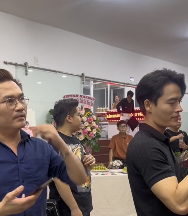 MC Đại Nghĩa bất ngờ &quot;chạm mặt&quot; với tình tin đồn kém 17 tuổi Võ Tấn Phát, bị &quot;bơ đẹp&quot; tại sự kiện? - Ảnh 3.