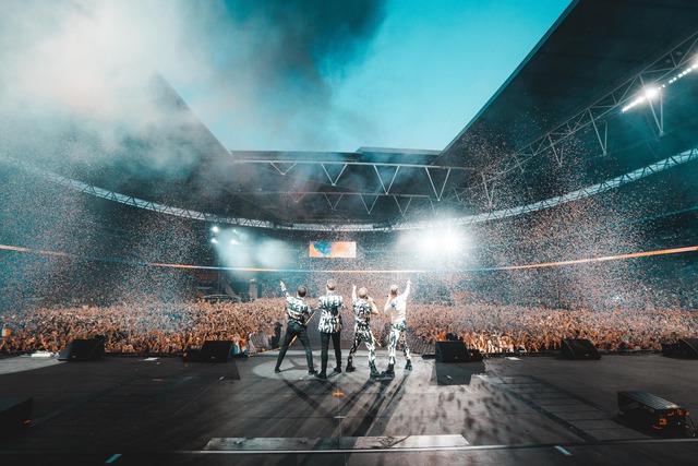 Dân mạng Việt Nam 'phát sốt' vì concert của Westlife: tương tác poster 'khủng' nhất toàn bộ tour, gấp 10 lần Ấn Độ! - Ảnh 3.