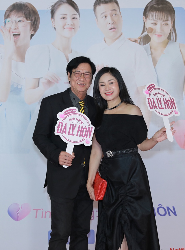 Chồng màn ảnh kém 5 tuổi của Thanh Hương tiết lộ bị vợ cho "ăn" 5 cái túi xách vào... mặt - Ảnh 4. Chồng màn ảnh kém 5 tuổi của Thanh Hương tiết lộ bị vợ cho "ăn" 5 cái túi xách vào... mặt - Ảnh 4.